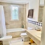 Apartamento Spacious 2br With Stunning Views In Prime Nueva Andalucia Marbella